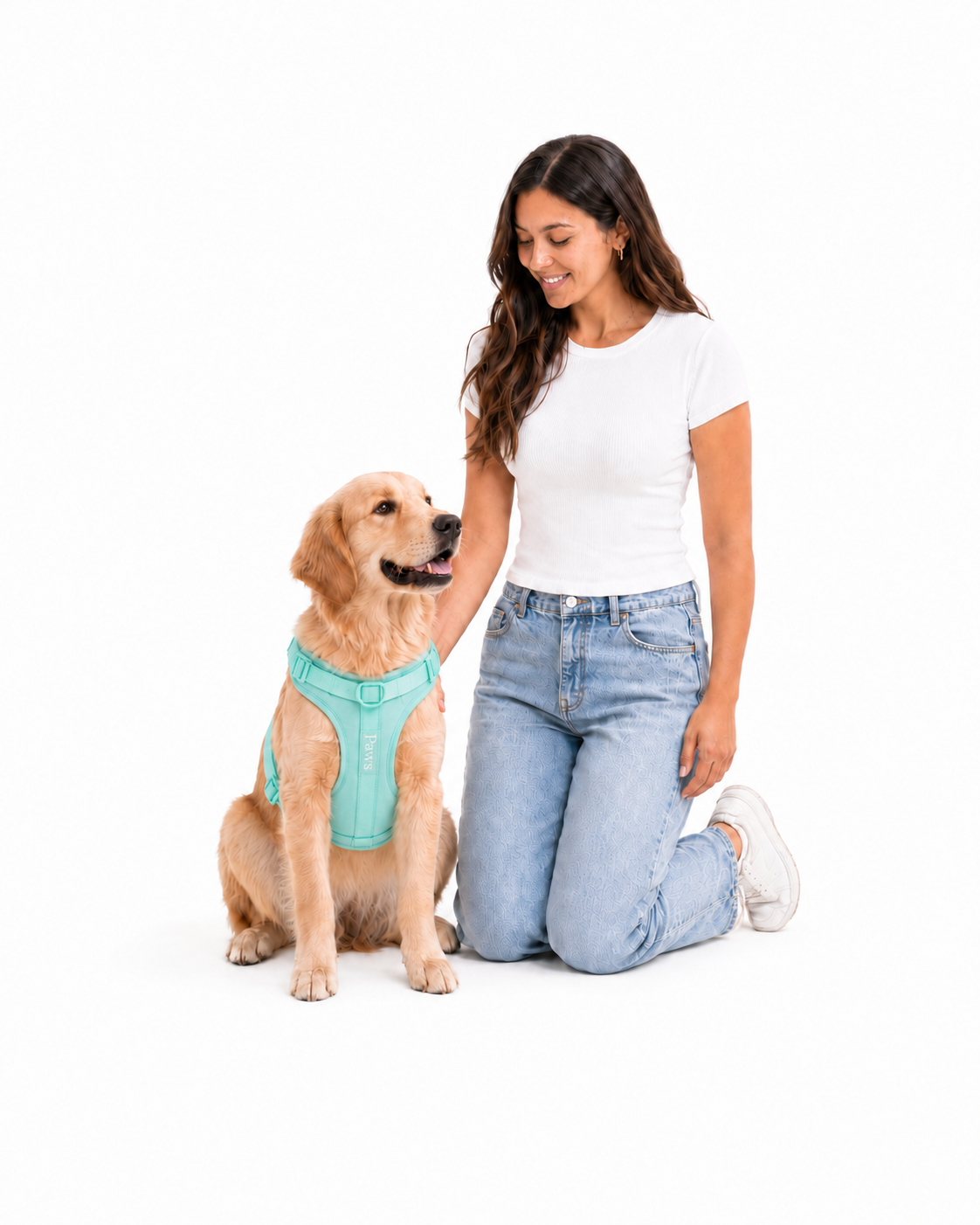 Arnés Paws Verde Agua - modelo y perro lifestyle